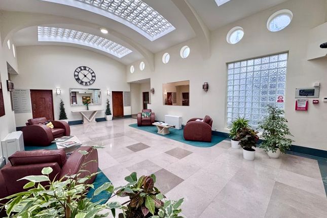 The Parade, Cowes PO31 2 bed apartment for sale