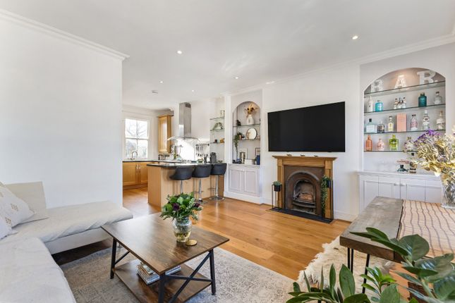 Munster Road, London 2 bed flat for sale