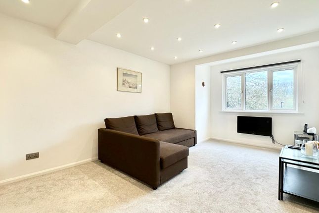 Jade Close, London E16 1 bed apartment for sale