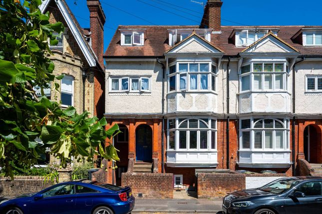 Dene Road, Guildford, Surrey, GU1 1 bed flat for sale