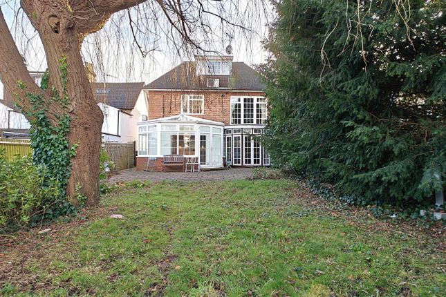 5 bed detached house