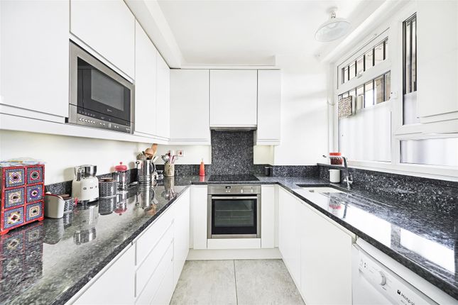 James Hammett House, Ravenscroft... 2 bed flat for sale