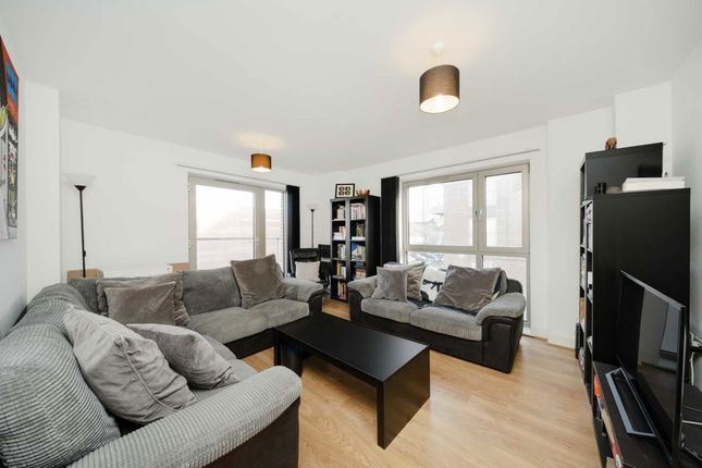 Katherine Close, London N4 3 bed flat for sale