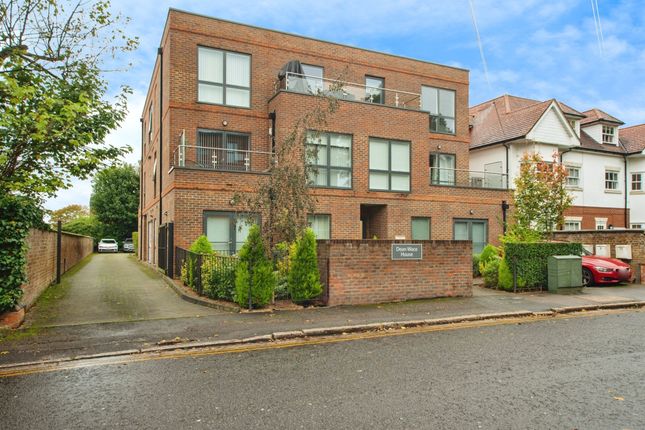 Rosslyn Road, Hertfordshire WD18 2 bed flat for sale