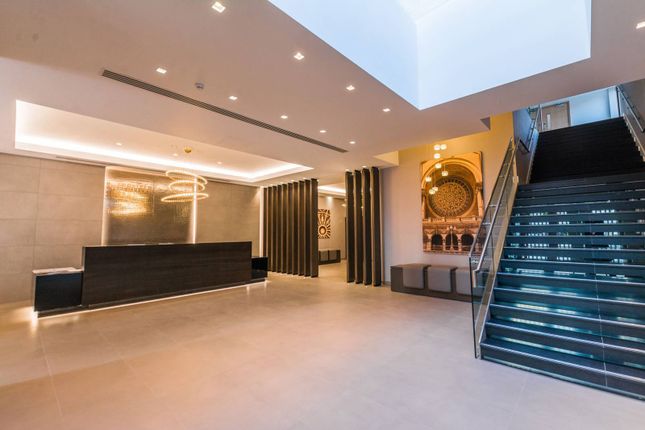 High Street, Hornsey, London, N8 2 bed flat for sale