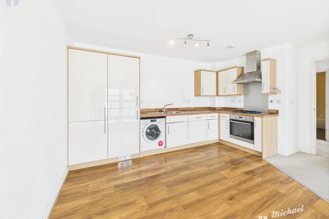 Jubilee Square, Aylesbury 2 bed flat for sale