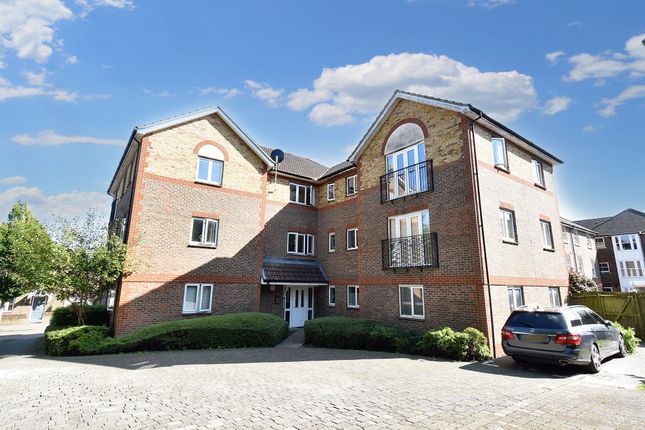 Running Foxes Lane, Ashford TN23 2 bed apartment for sale