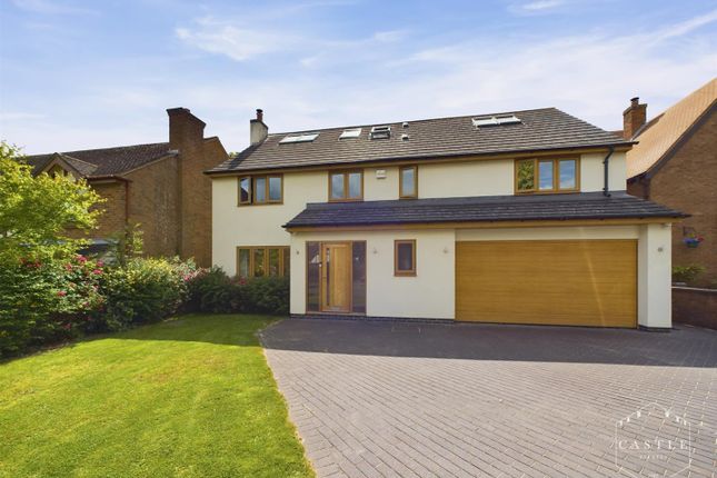 6 bed detached house