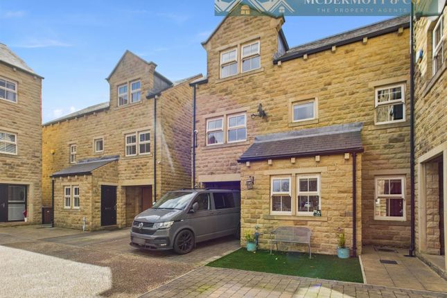 5 bed detached house