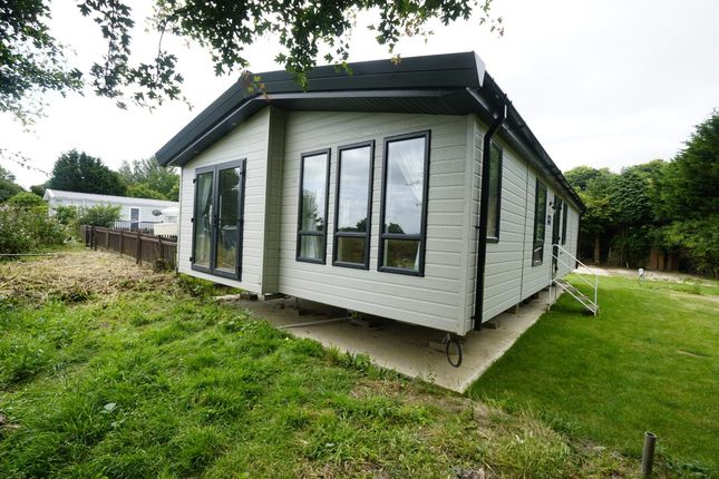 Ferryfields Holiday Park 2 bed park home for sale