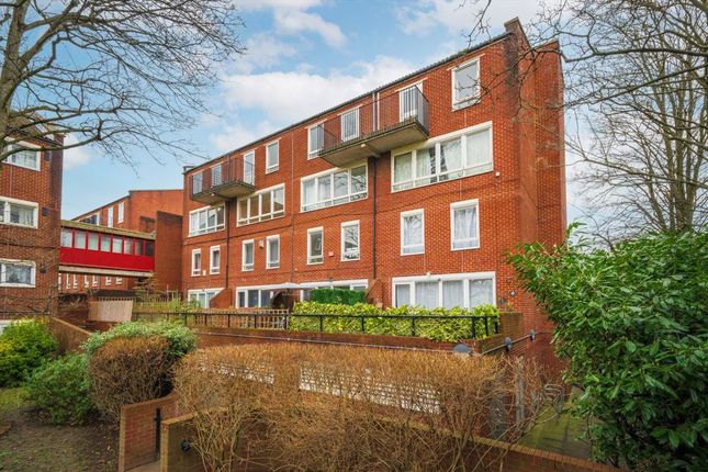 Ollgar Close, London W12 2 bed flat for sale