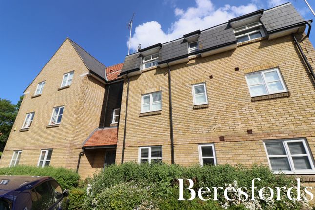 Hazel Close, Laindon, SS15 2 bed apartment for sale