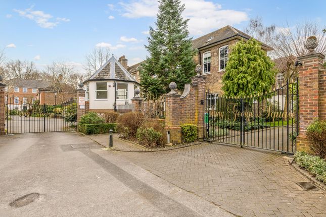 King George Square, Surrey TW10 5 bed terraced house for sale