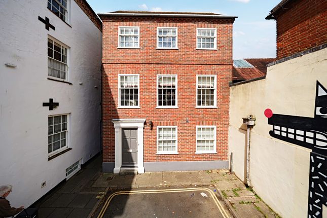 4 bed link detached house