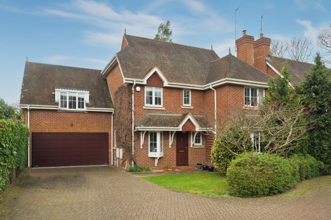 5 bed detached house