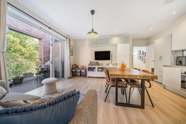 Quicks Road, Wimbledon, London, SW19 2 bed flat for sale