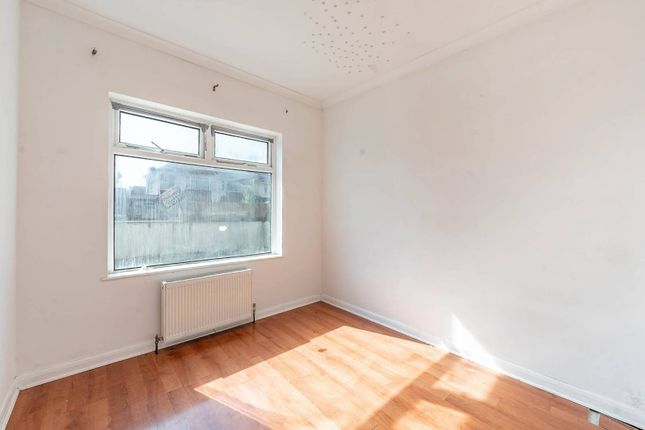 Bacon Lane, Edgware, HA8 3 bed bungalow for sale