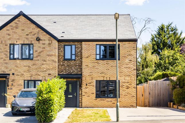 Mansfield Drive, Merstham 3 bed end of terrace house for sale
