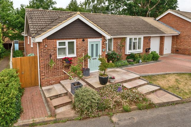 High Ridge, Surrey GU7 3 bed bungalow for sale