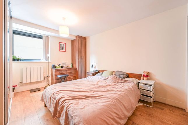 41 Millharbour, Canary Wharf, London... 2 bed flat for sale