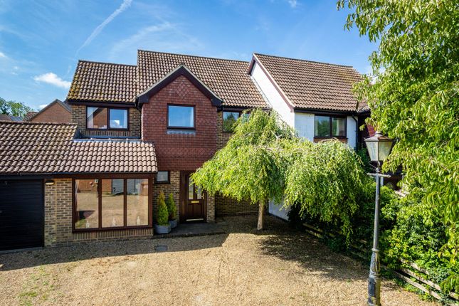 Dents Grove, Lower Kingswood, KT20 4 bed link detached house for sale