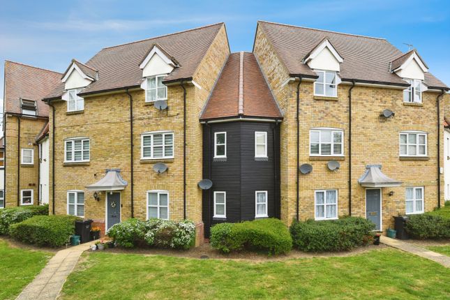 3 bedroom flat for sale