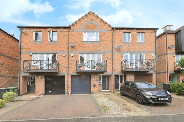 3 bedroom town house for sale