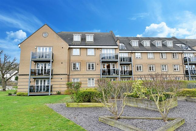 Kingsmead Court, Hertford SG13 2 bed flat for sale