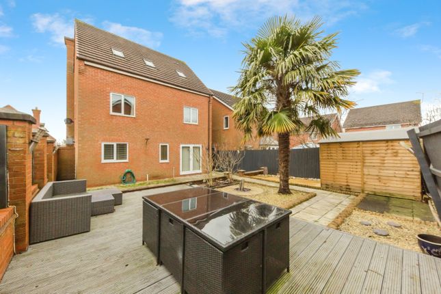 5 bed detached house