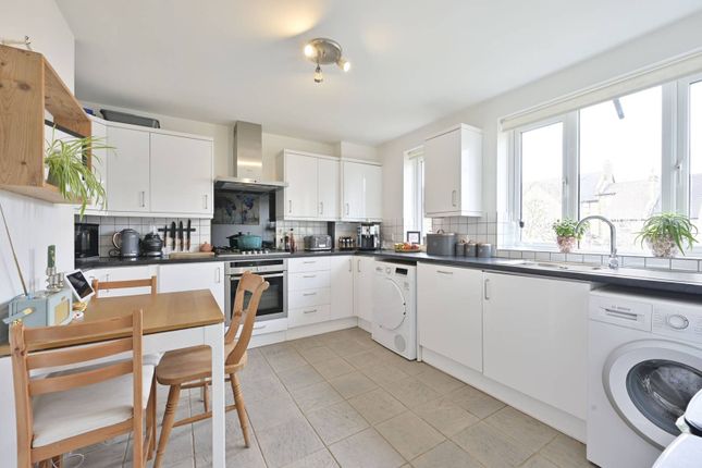 Russell Road, Wimbledon, London, SW19 2 bed maisonette for sale