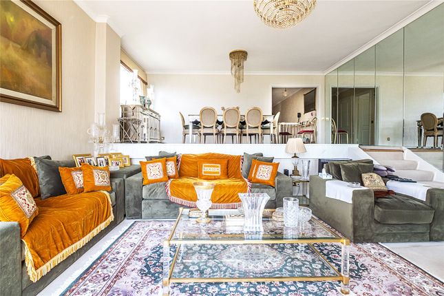 3 bedroom flat for sale
