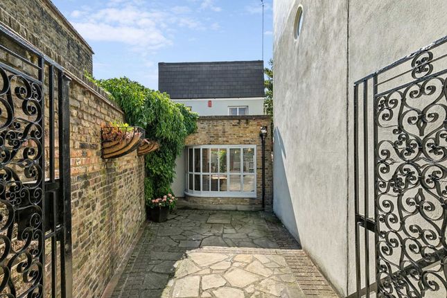 Devonshire Passage, London W4 2 bed house for sale