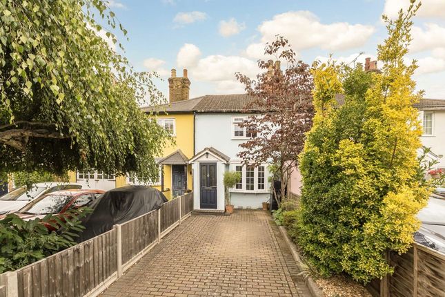 New Road, Weybridge KT13 3 bed terraced house for sale