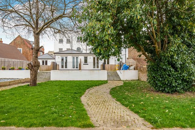 1 bedroom bungalow for sale