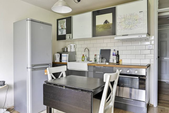 Woodland Grove, Greenwich, London, SE10 2 bed flat for sale