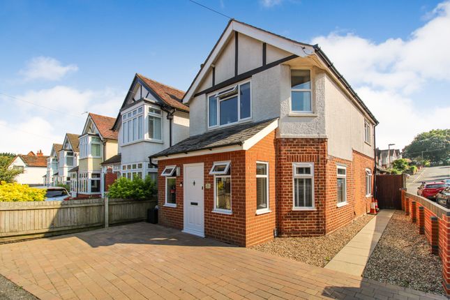 Highgate Lane,  Farnborough, GU14 3 bed detached house for sale