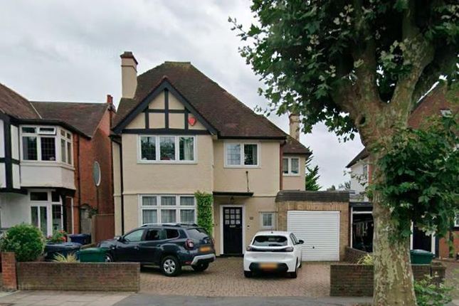 5 bed detached house