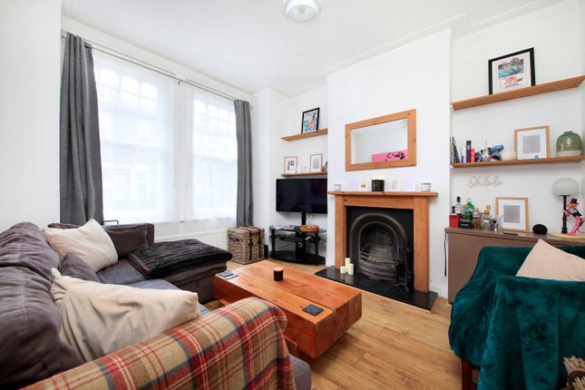 Queenstown Road, London 2 bed flat for sale