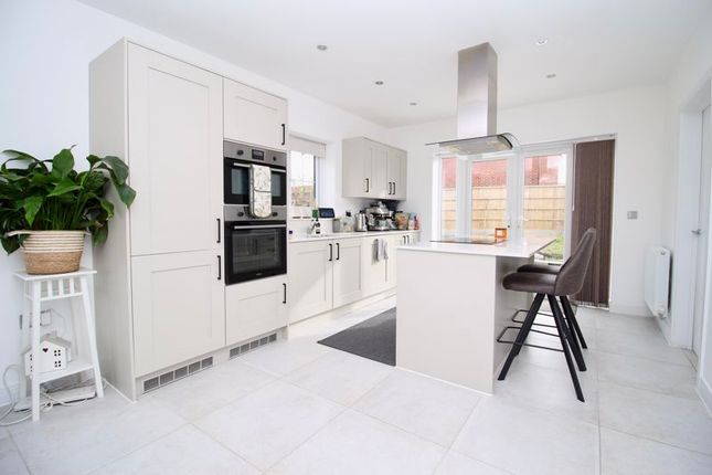 Chaffinch Gardens, Botley SO32 4 bed detached house for sale