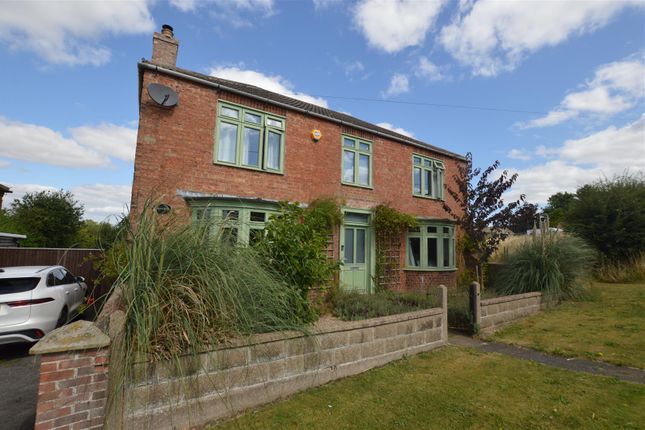 4 bed detached house