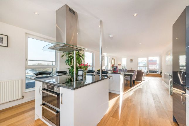 Lighterage Court, High Street... 3 bed flat for sale
