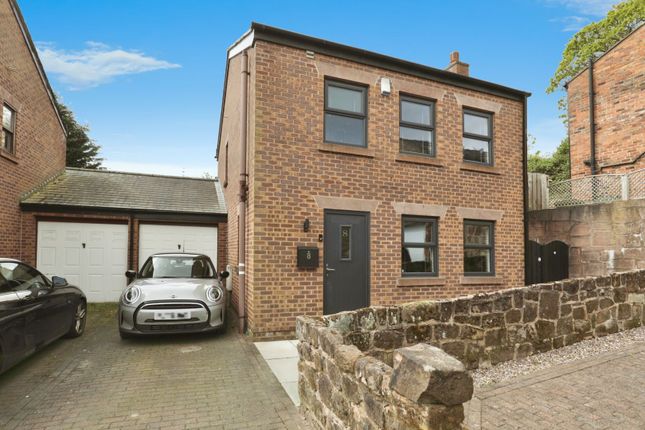 3 bed link detached house