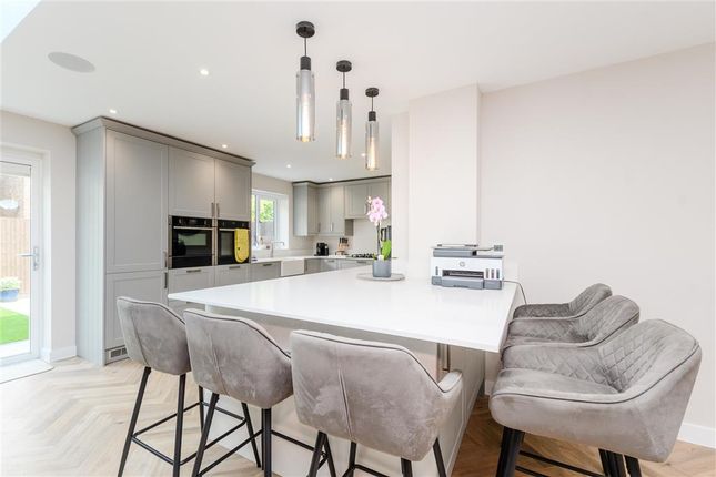 Olivers Mill, New Ash Green, Kent 4 bed link detached house for sale