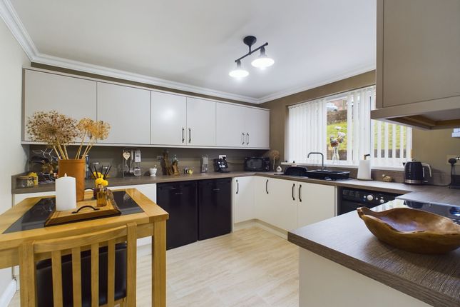Hill Crest View, Cwmtillery, NP13 2 bed semi