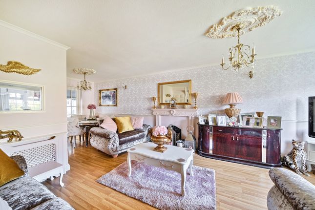 Amberley Way, Romford RM7 3 bed end of terrace house for sale