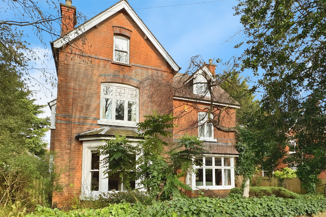 Elm Avenue, Beeston, Nottingham NG9 1BU 5 bed detached house for sale