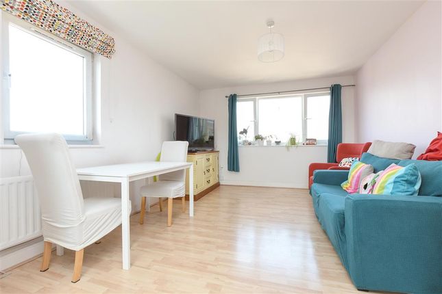 Yoxall Mews, Redhill, Surrey 2 bed flat for sale