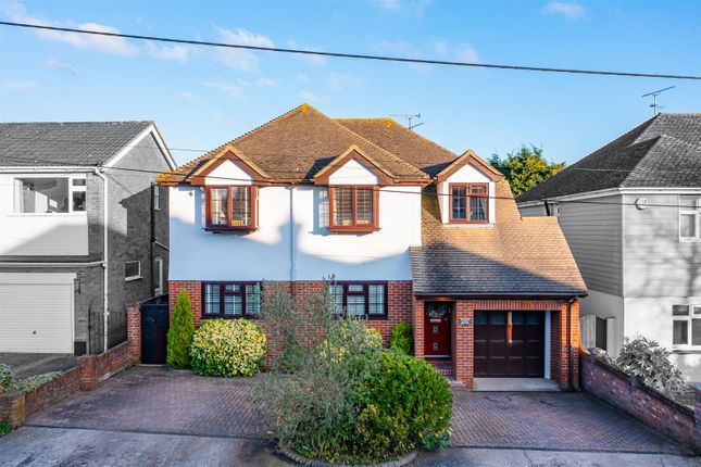 Bullwood Approach, Hockley SS5 4 bed detached house for sale