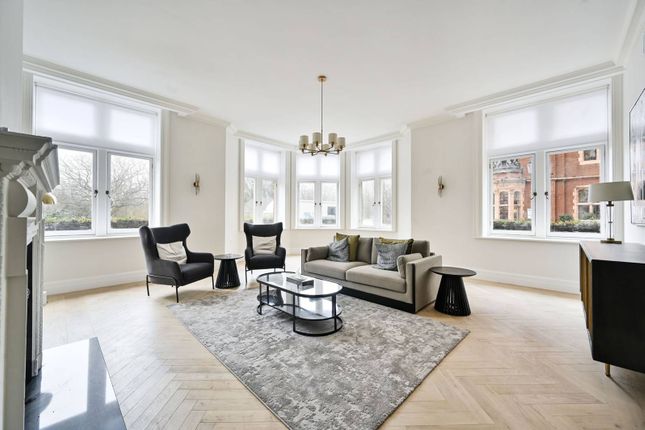 Kensington Road, Kensington, London, W8 2 bed flat for sale