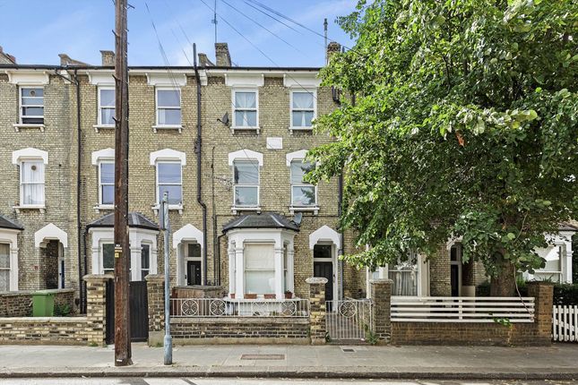 St. Stephens Avenue, London W12 3 bed flat for sale